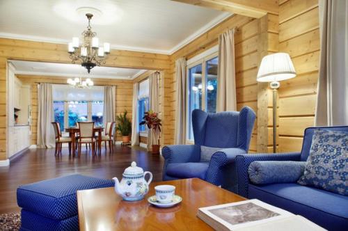 Интерьер гостиной в деревянном доме. 01