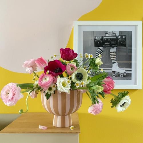 В доме Катрин цветовые всплески сочетаются с винтажным стилем, уютом и эстетикой живых цветов. 04