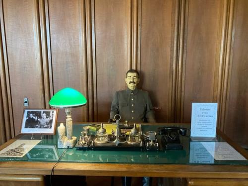 Следующий экскурсионный объект - сочинская дача Сталина. 04