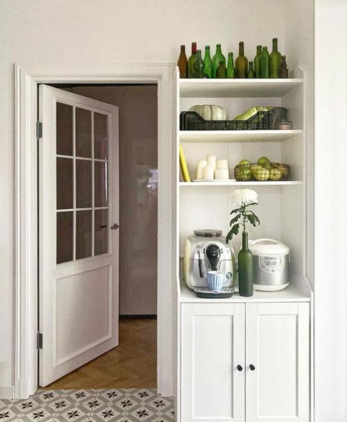 Небольшая кухня. В светлых оттенках. 05