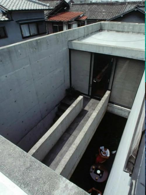 В 1976 году архитектор Тадао Андо спроектировал дом Адзума в сумиёси, Осака. 06