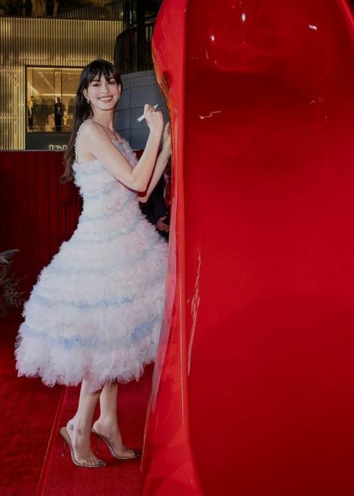 Пресс - тур Дьявол Носит Prada прилетел в Шанхай, и тут началось самое странное. 05