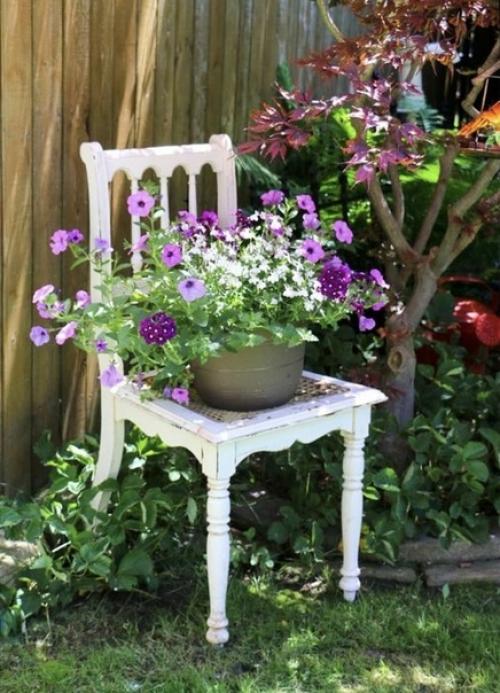 Клумба из стула своими руками для сада и дачи. 06