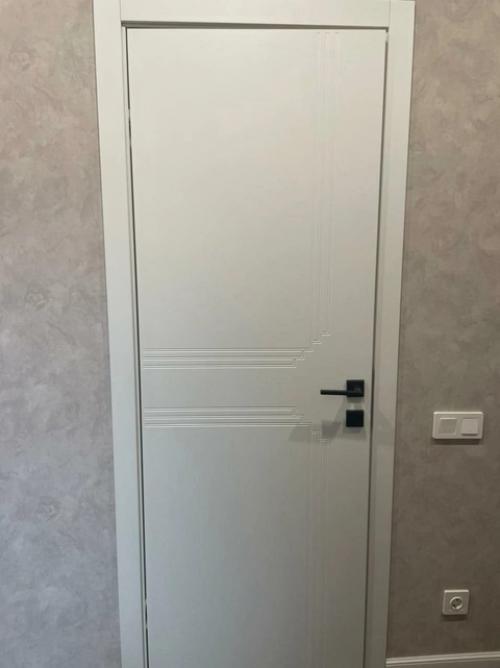 Одним из приемуществ белых дверей является их способность визуально увеличивать пространство. 06