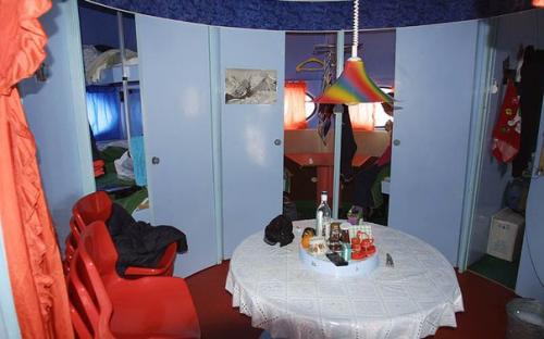 Карачаево-черкесия, Домбай.  Гостиница Тарелка. 02