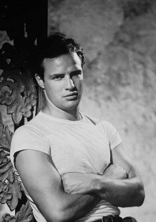 До него футболку не носили на людях.  