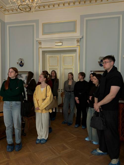 В старинном особняке на Фонтанке студенты - филологи смогли почувствовать дух державинской эпохи. 02