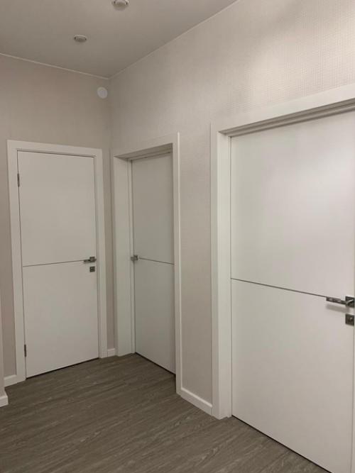 Одним из приемуществ белых дверей является их способность визуально увеличивать пространство. 07