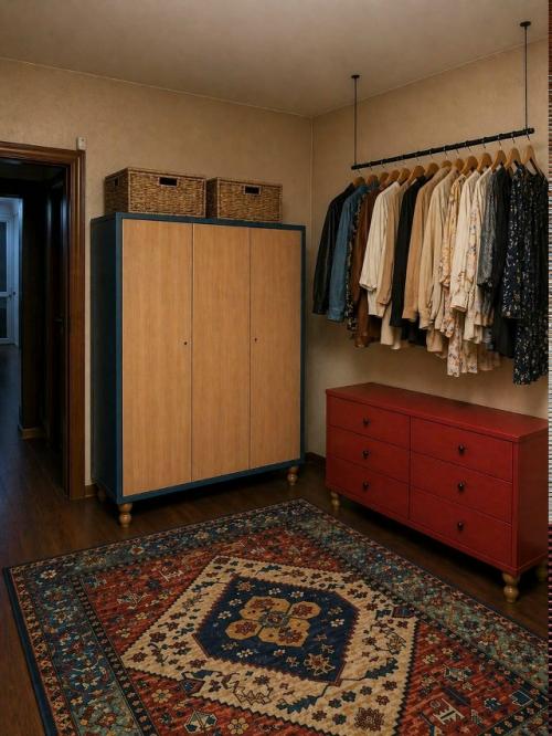 Здравствуйте!  С новой квартирой нам достался старый советский лакированный шкаф в изысканном тараканьем цвете. 08