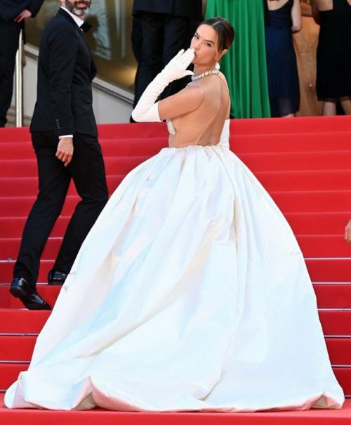 Настоящее Воплощение Гламура: Алессандра амбросио на каннском кинофестивале 2022. 07