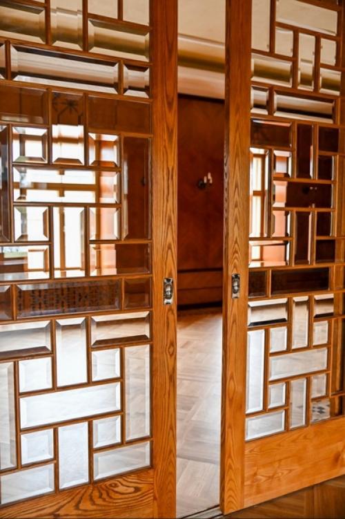 В сигулдском новом замке завершилась масштабная реконструкция и теперь ведутся завершающие работы по благоустройству помещений. 04