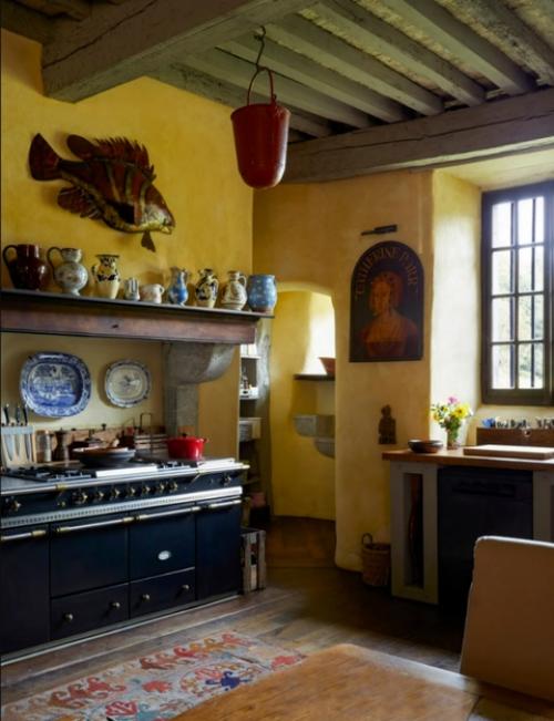 Заброшенный замок. Адриан и Женевьева после выхода на пенсию захотели переехать из Великобритании во Францию. 03