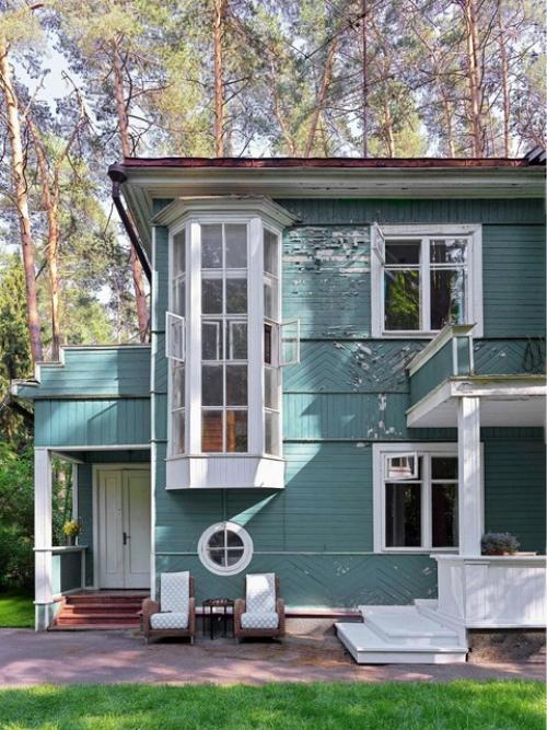 Потрёпанный временем фасад и душевные интерьеры. 08