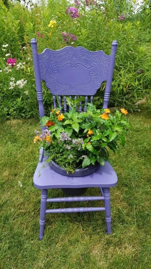 Клумба из стула своими руками для сада и дачи. 08