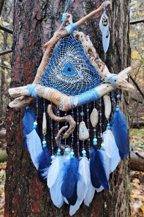 Сияние моря во снах: уникальный ловец снов ручной работы.

