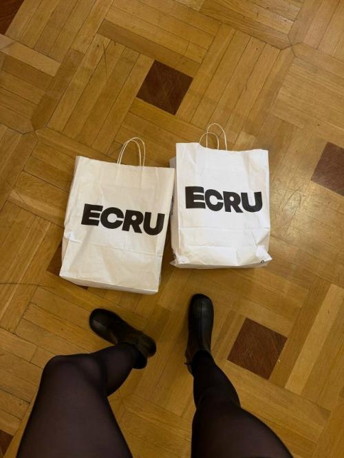 Всю неделю какая-то выпавшая из-за погоды) но ездила на всякие съемочки. 02