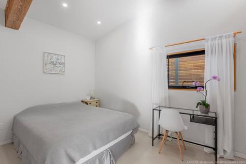 Пример современного коттеджа в Канаде: дом с большим патио и высокими потолками площадью 87, 3 кв. 05