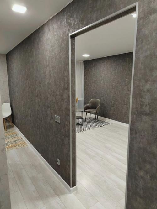 Продам 1 комнатную квартиру с современным новым ремонтом район поворот. 02