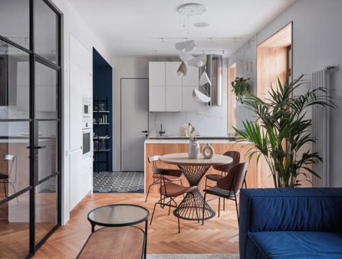 Интерьер квартиры с синими акцентами (60 кв. 01