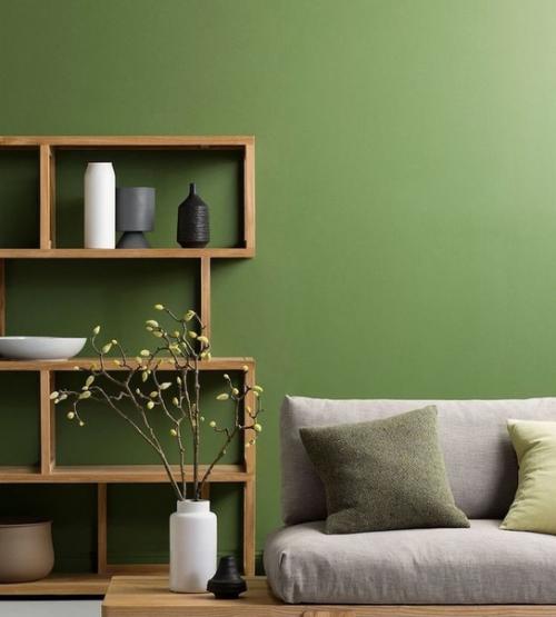 Разные оттенки зеленого в интерьере способны и успокоить, и взбодрить. 01