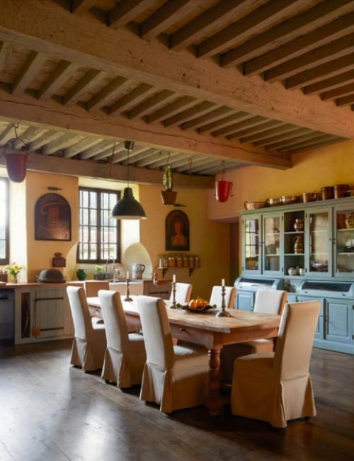 Заброшенный замок. Адриан и Женевьева после выхода на пенсию захотели переехать из Великобритании во Францию. 02