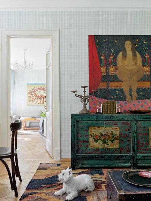 Потрёпанный временем фасад и душевные интерьеры. 03