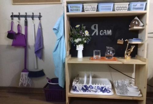 Монтессори дома: низкие крючки для ребёнка. 03 Монтессори дома: низкие крючки для ребёнка. 03