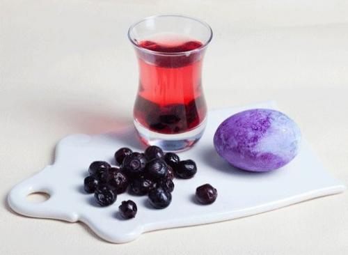 Мы красим пасхальные яйца без химии! 06