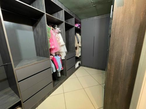 Просторная гардеробная для Татьяны - мечта каждой хозяйки. 03 Просторная гардеробная для Татьяны - мечта каждой хозяйки. 03