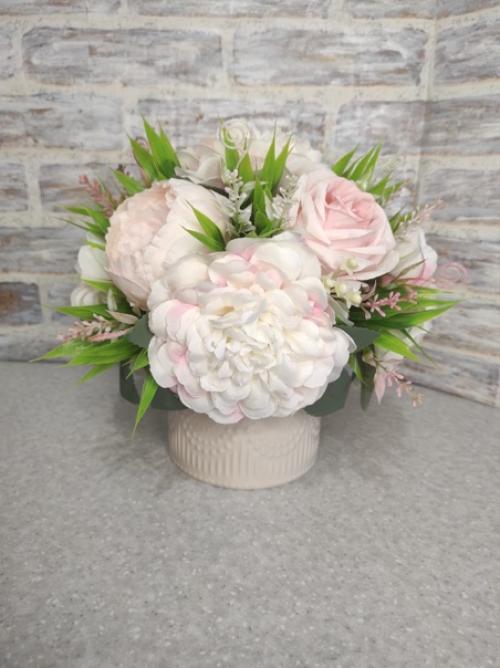 Долой стереотипы!  Мы оживляем интерьер при помощи искусственных растений: нежные букеты и стильные композиции для любого помещения. 07