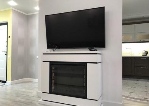 Ремонт в двушке.  А вот диван в гостиной - просто мечта вся семья вместиться. 05