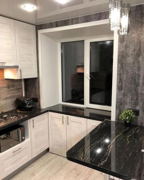 Холодильник не стандартный в проёме под подоконником. 02