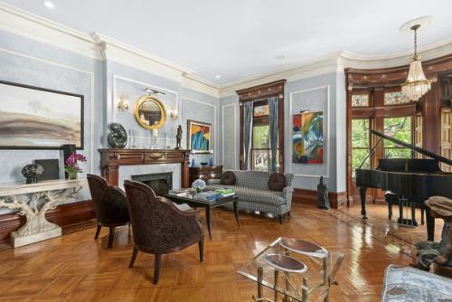 В нью-йоркском особняке из Семейки Тененбаум Уэса Андерсона теперь можно остановиться. 03