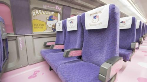 Сотни людей плакали в Осаке, прощаясь с Hello Kitty поездом. 05