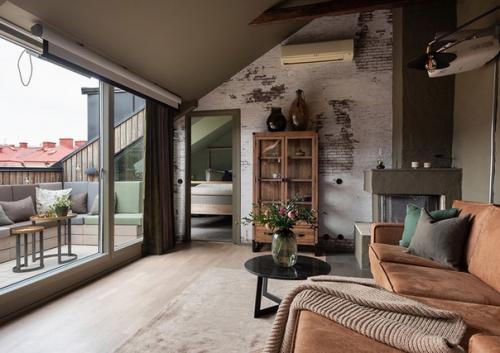 Шведский чердак с интерьером в индустриальном стиле (66 кв. 02