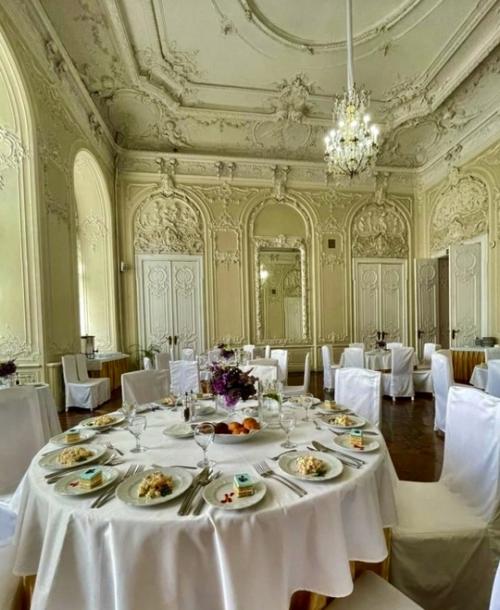 Приходилось ли вам когда - либо обедать во дворце! 06 Приходилось ли вам когда - либо обедать во дворце! 06