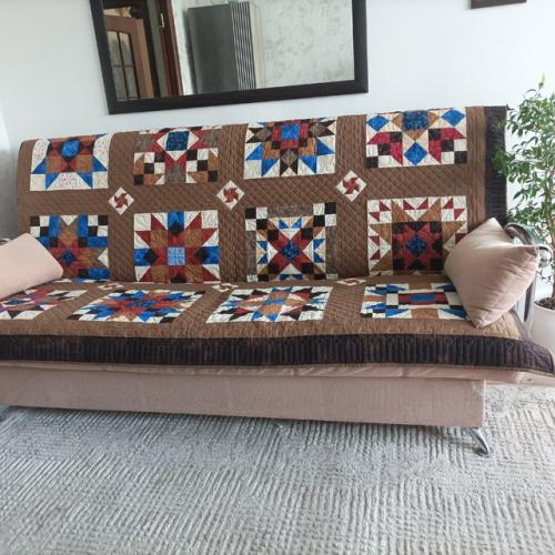 Лоскутные покрывала создают уют, вносят изюминку в интерьер, придают вашему дому индивидуальность и тёплую атмосферу. 01