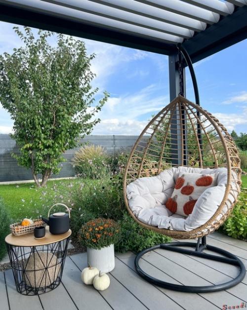 Бело - серый интерьер скандинавского дома со стильными деталями и уютной террасой. 08