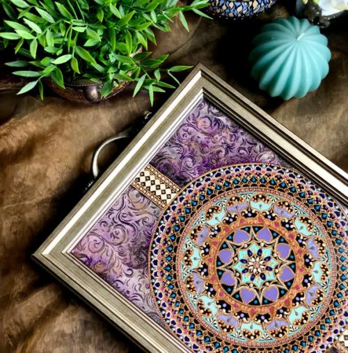 Невероятно красивая загадочная мандала залита смолой, и теперь живет не просто как мандала, но и как полезный предмет интерьера кухни или гостиной. 02