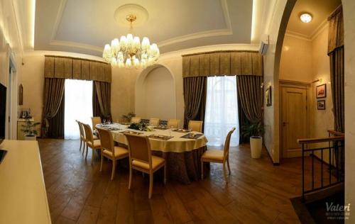 Одной из последних наших работ было оформление текстилем небольшого банкетного зала для ао Атомпроект. 01