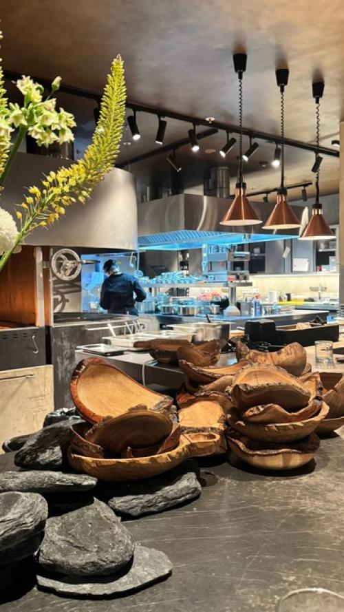 Элегантный и стильный ресторан сибирской кухни в Москве привлекает внимание многочисленных гурманов и любителей вкусной пищи. 06