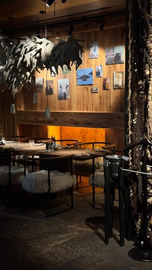 Элегантный и стильный ресторан сибирской кухни в Москве привлекает внимание многочисленных гурманов и любителей вкусной пищи. 04