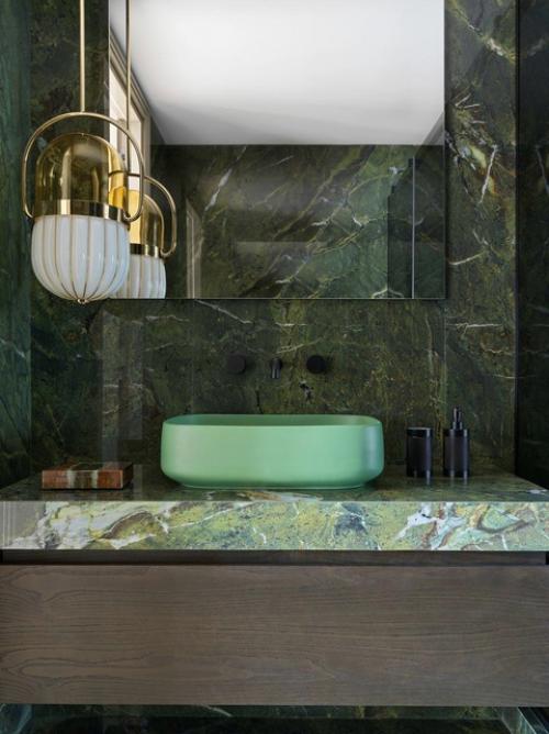 Из панорамных окон квартиры открывается красивый вид на Москву. 05