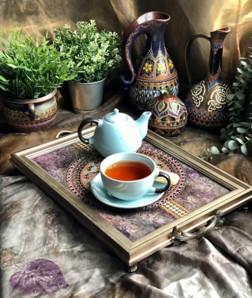 Невероятно красивая загадочная мандала залита смолой, и теперь живет не просто как мандала, но и как полезный предмет интерьера кухни или гостиной. 05