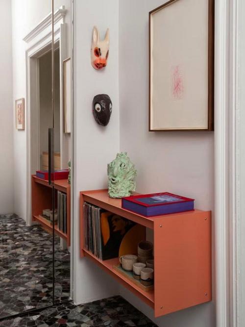 В этой квартире выражена любовь к Милану и вдохновляющим людям. 01