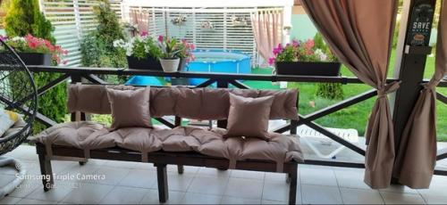 Солнечные дни и теплые вечера уже не за горами, и это время обновить свой домашний интерьер для летнего настроения! 01