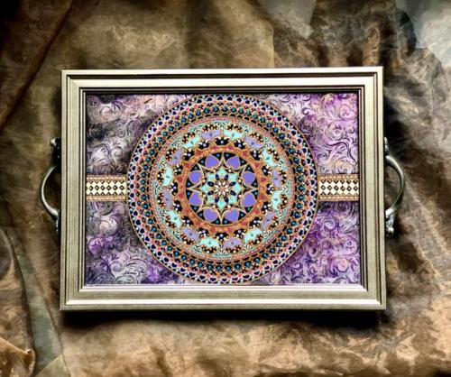 Невероятно красивая загадочная мандала залита смолой, и теперь живет не просто как мандала, но и как полезный предмет интерьера кухни или гостиной. 06