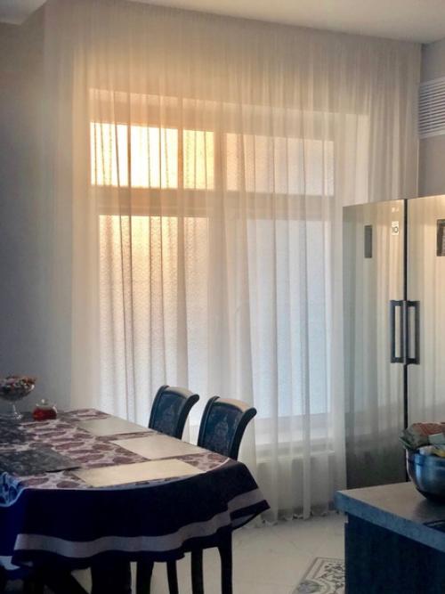 В каких случаях имеет смысл сделать однозначный выбор в пользу штор на кухне! 01