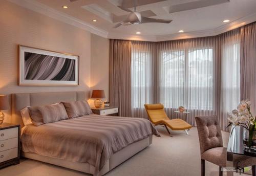 Идеи дизайна спален с эркером. 01