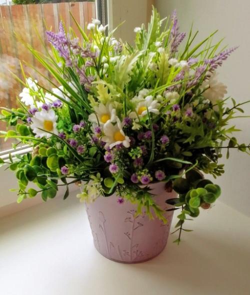 Флористическая композиция из искусственного декора. 02